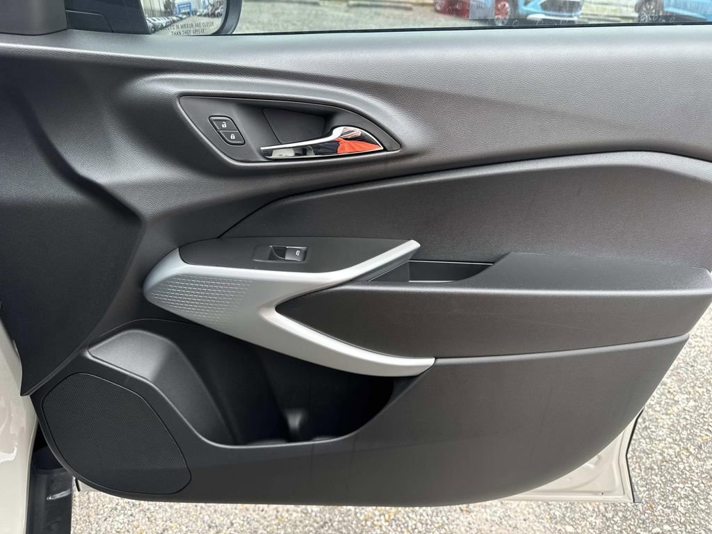 New 2026 Chevrolet Trax RS w/ Sunroof Package image 13