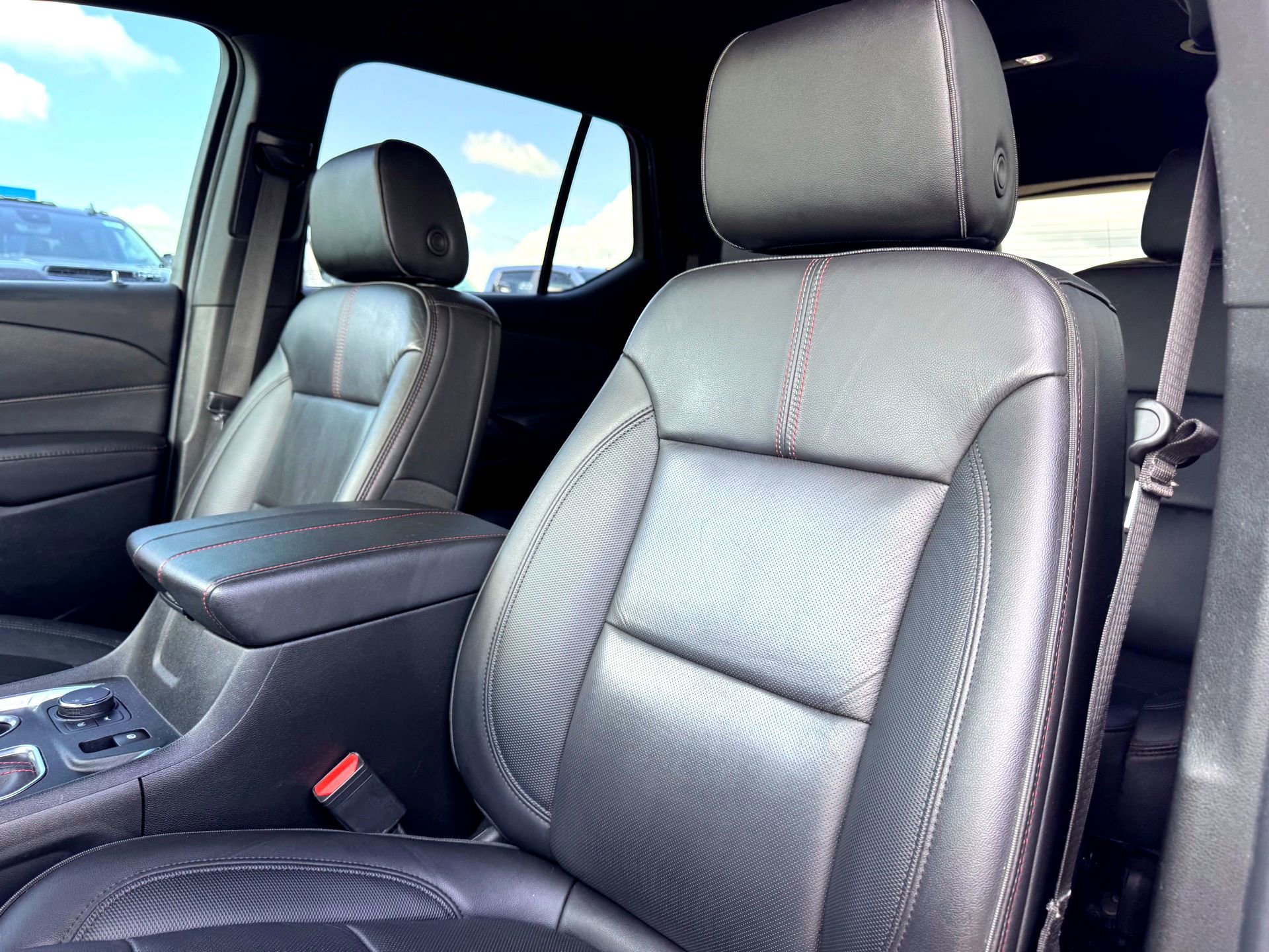 Used 2022 Chevrolet Traverse RS w/ LPO, Floor Liner Package FWD image 13