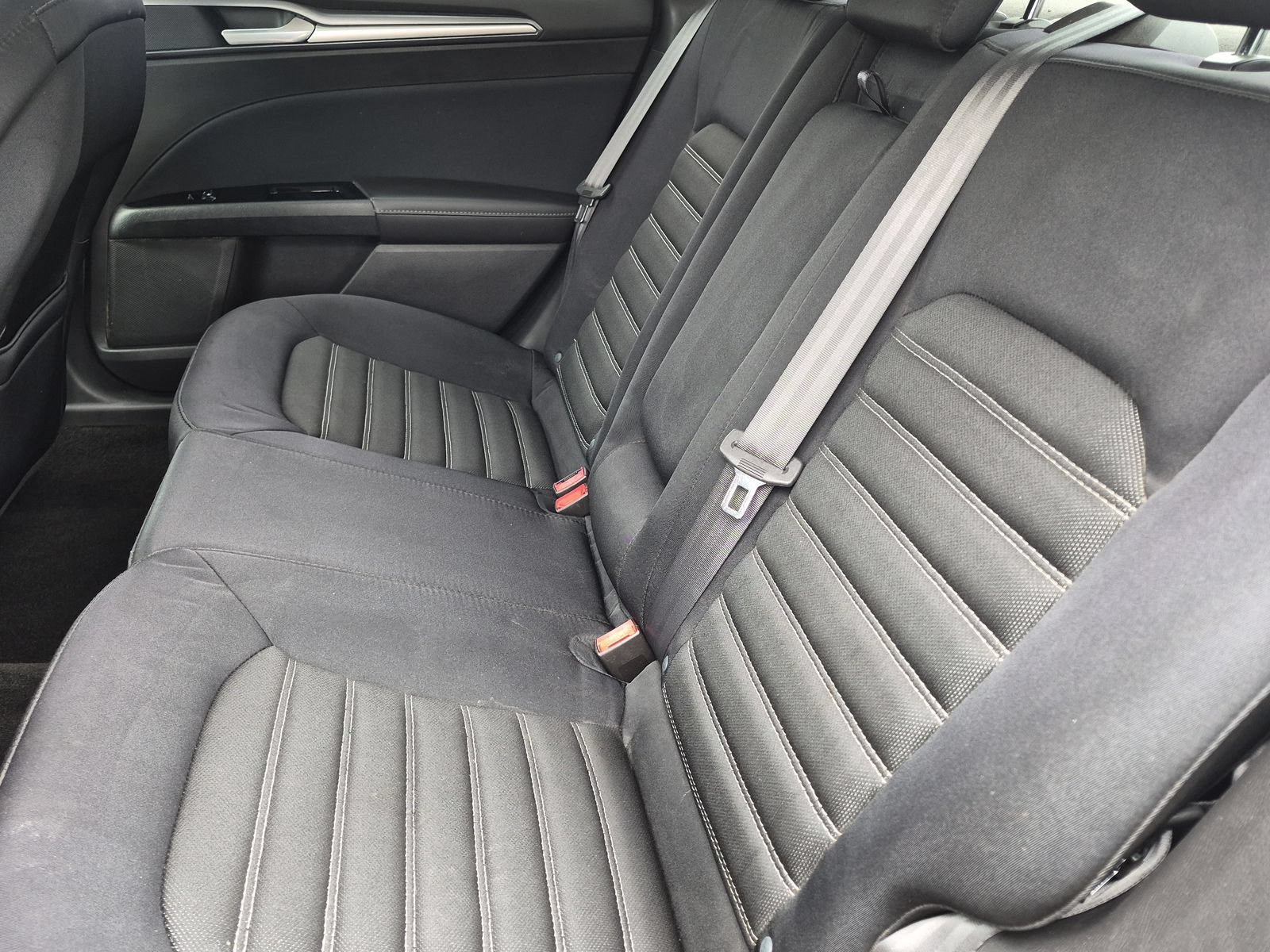 Used 2014 Ford Fusion SE FWD image 17