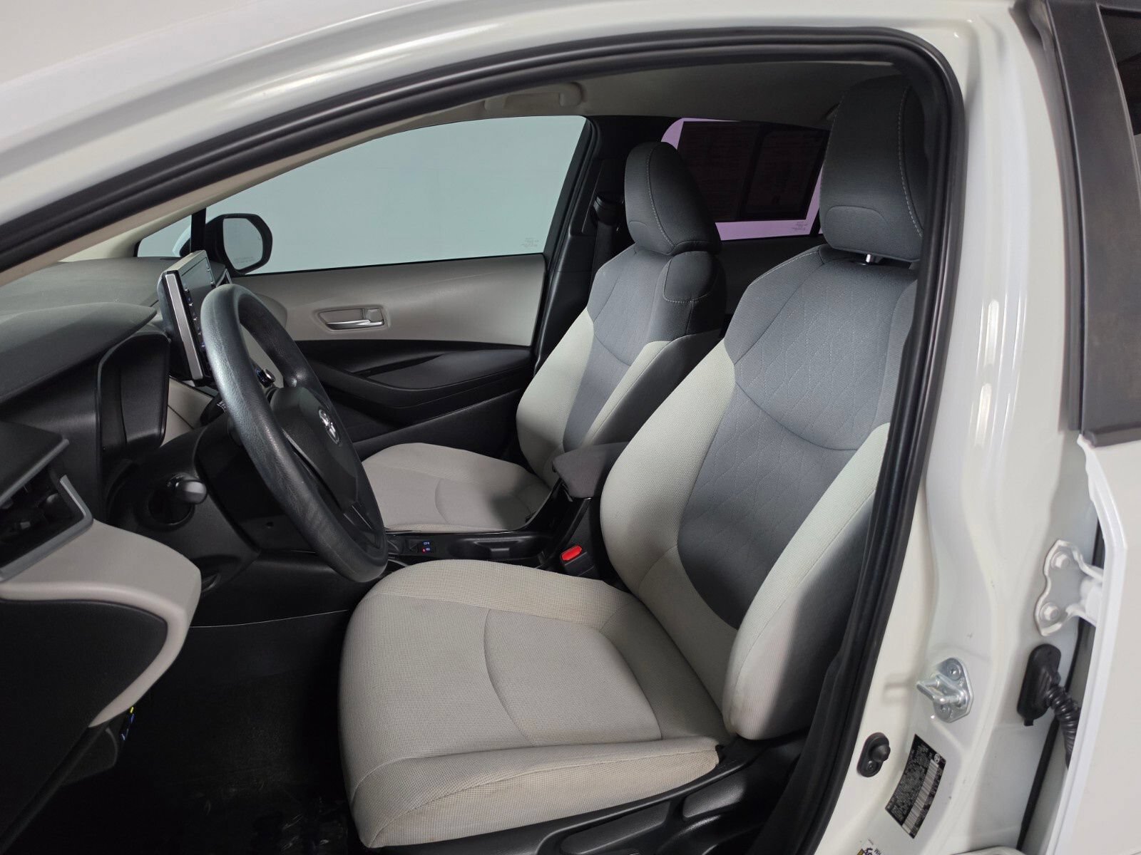 Used 2021 Toyota Corolla LE w/ LE Convenience Package FWD image 14