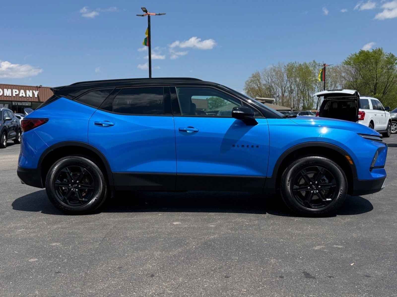 Used 2024 Chevrolet Blazer LT w/ Midnight/Sport Edition FWD image 9