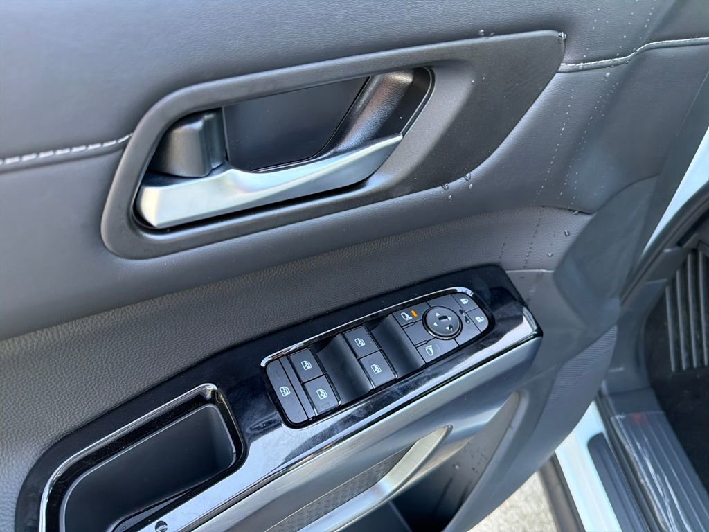 New 2026 Nissan Pathfinder SL image 17