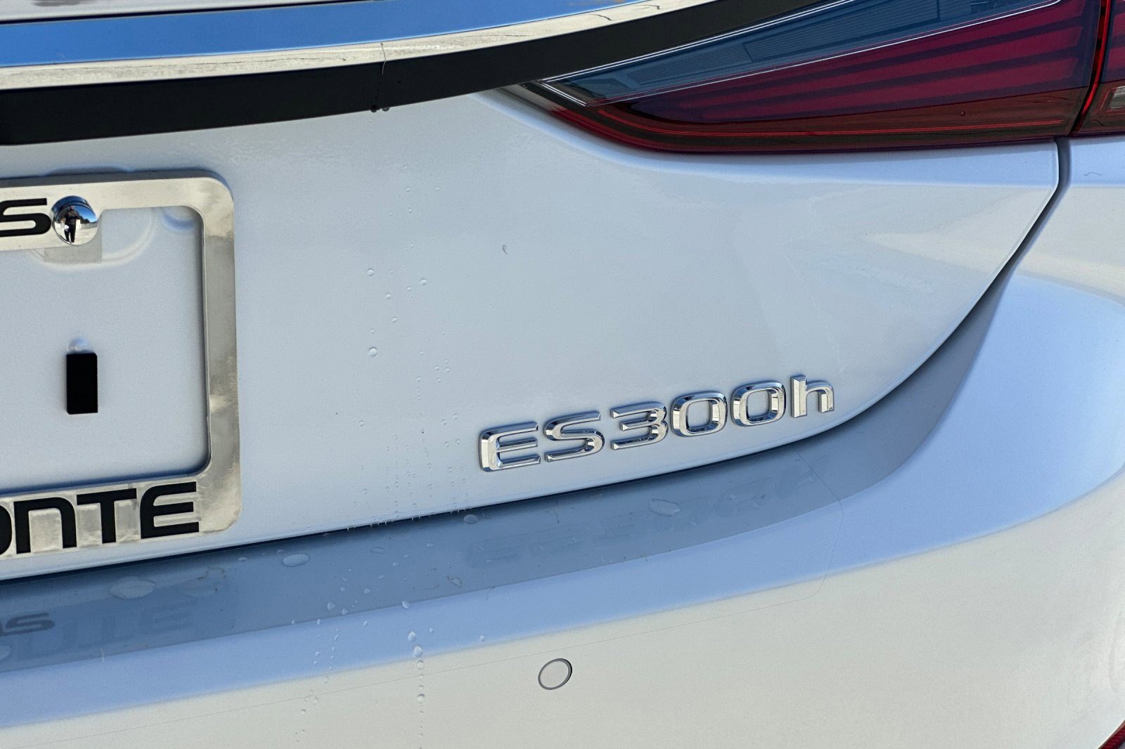 New 2024 Lexus ES 300h w/ Premium Package image 7