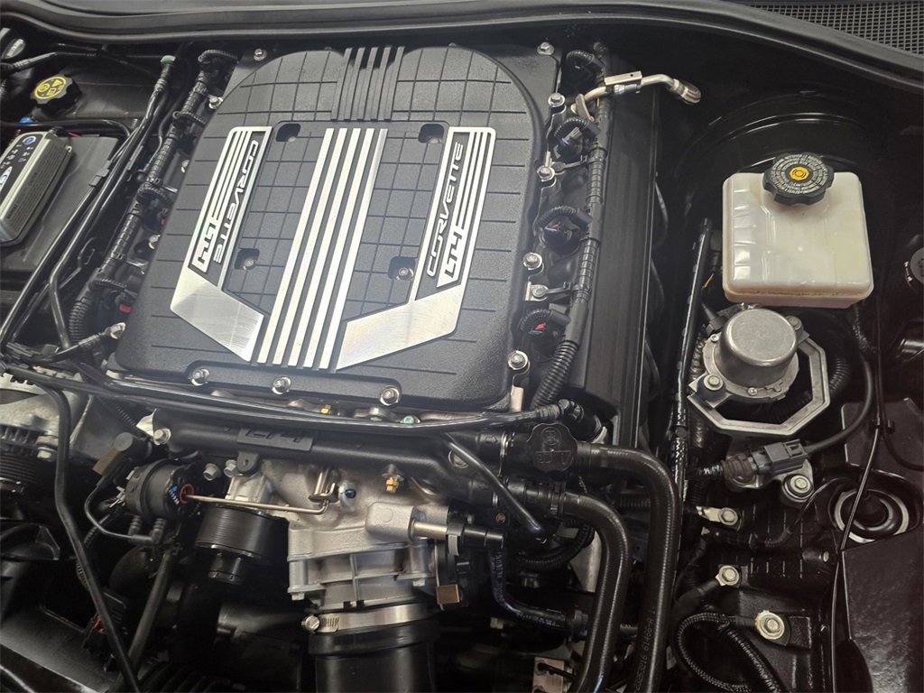 Used 2015 Chevrolet Corvette Z06 w/ 3LZ Preferred Equipment Group image 13