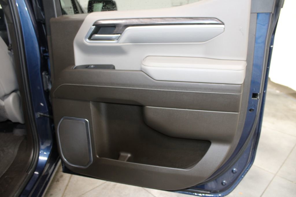 Used 2023 Chevrolet Silverado 1500 LTZ AWD/4WD image 39