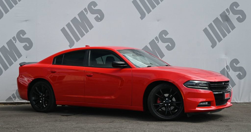Used 2016 Dodge Charger SXT w/ Blacktop Package RWD image 3