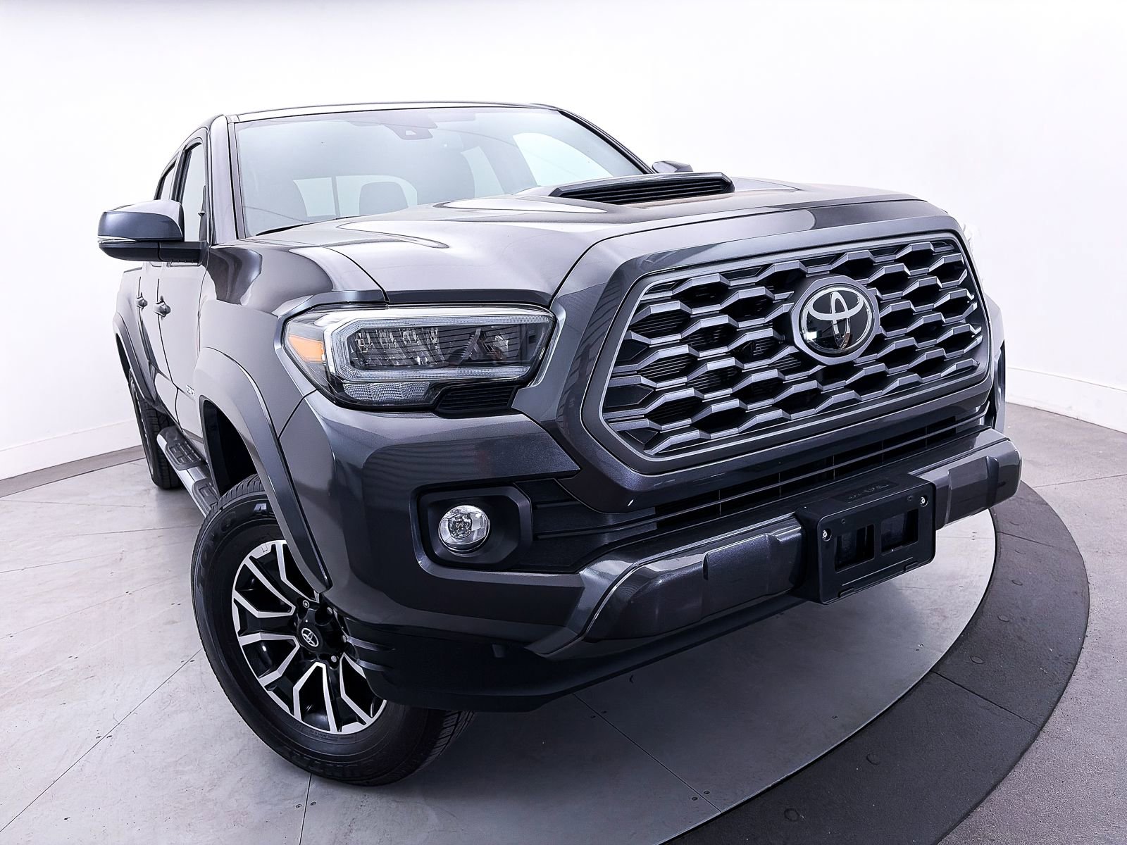 Used 2023 Toyota Tacoma TRD Sport AWD/4WD image 7