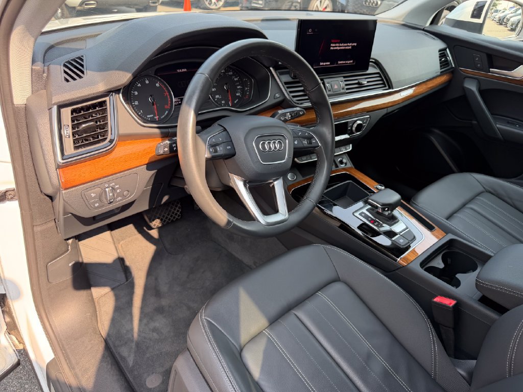 Used 2023 Audi Q5 2.0T Premium w/ Convenience Package AWD/4WD image 16