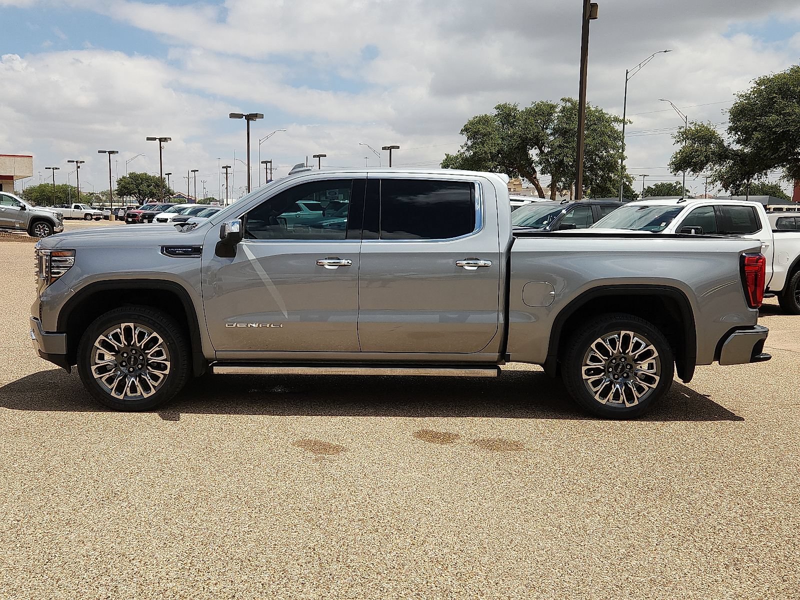 Used 2024 GMC Sierra 1500 Denali Ultimate AWD/4WD image 2