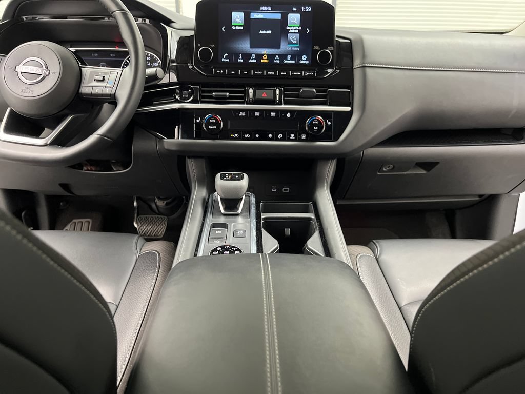Used 2025 Nissan Pathfinder SL AWD/4WD image 46
