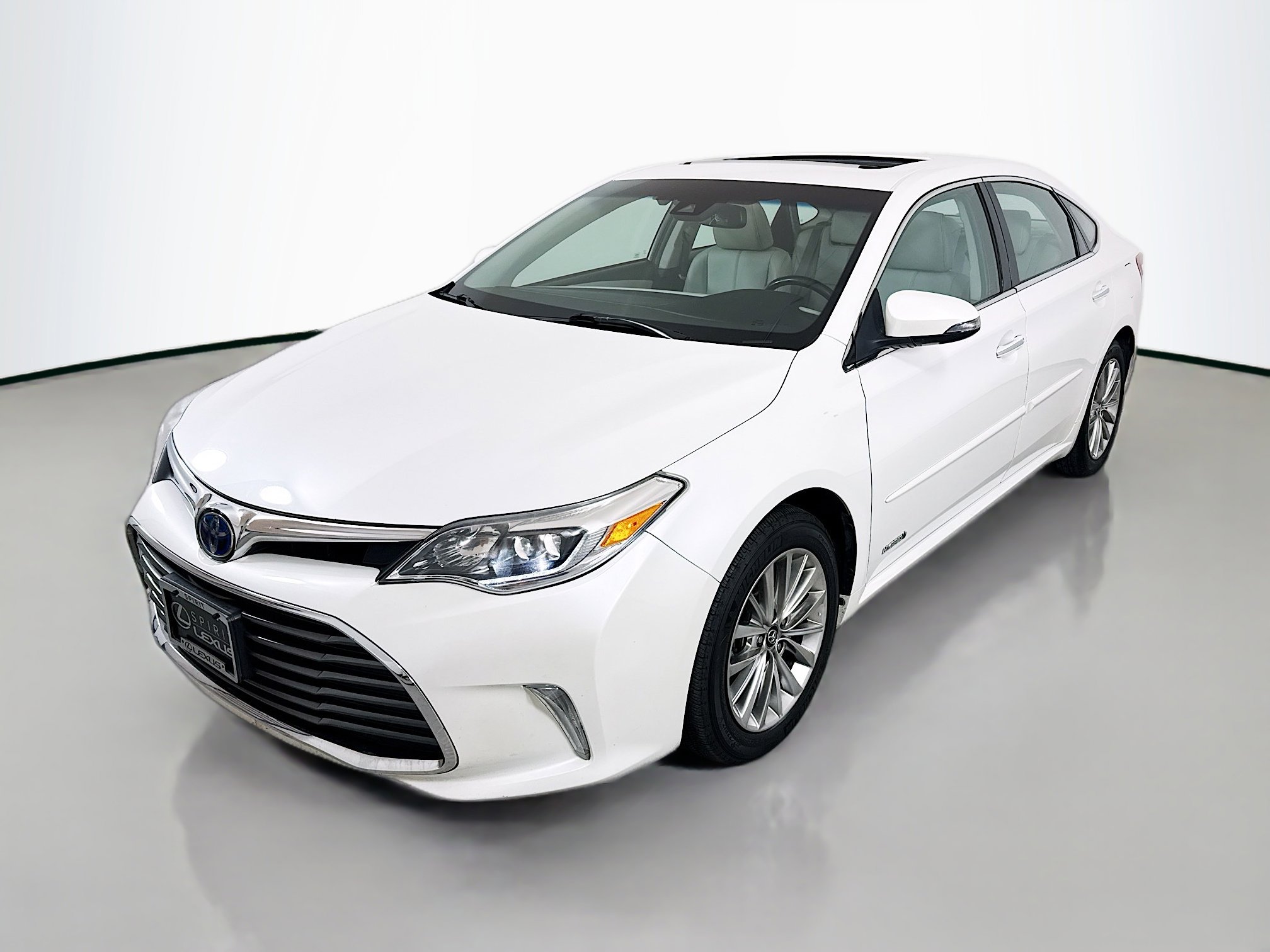 Used 2018 Toyota Avalon Limited image 3