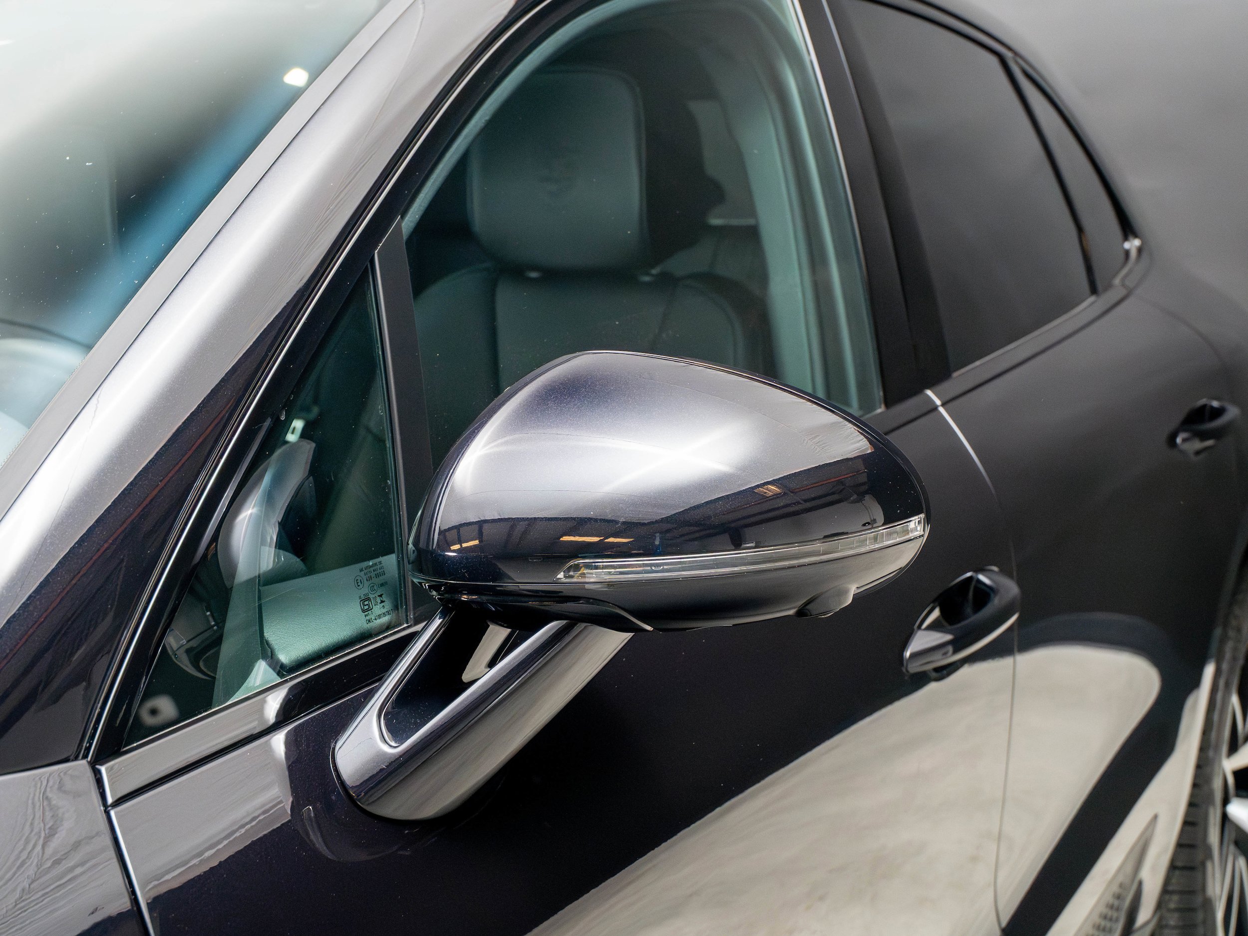 Certified 2025 Porsche Macan AWD/4WD image 13