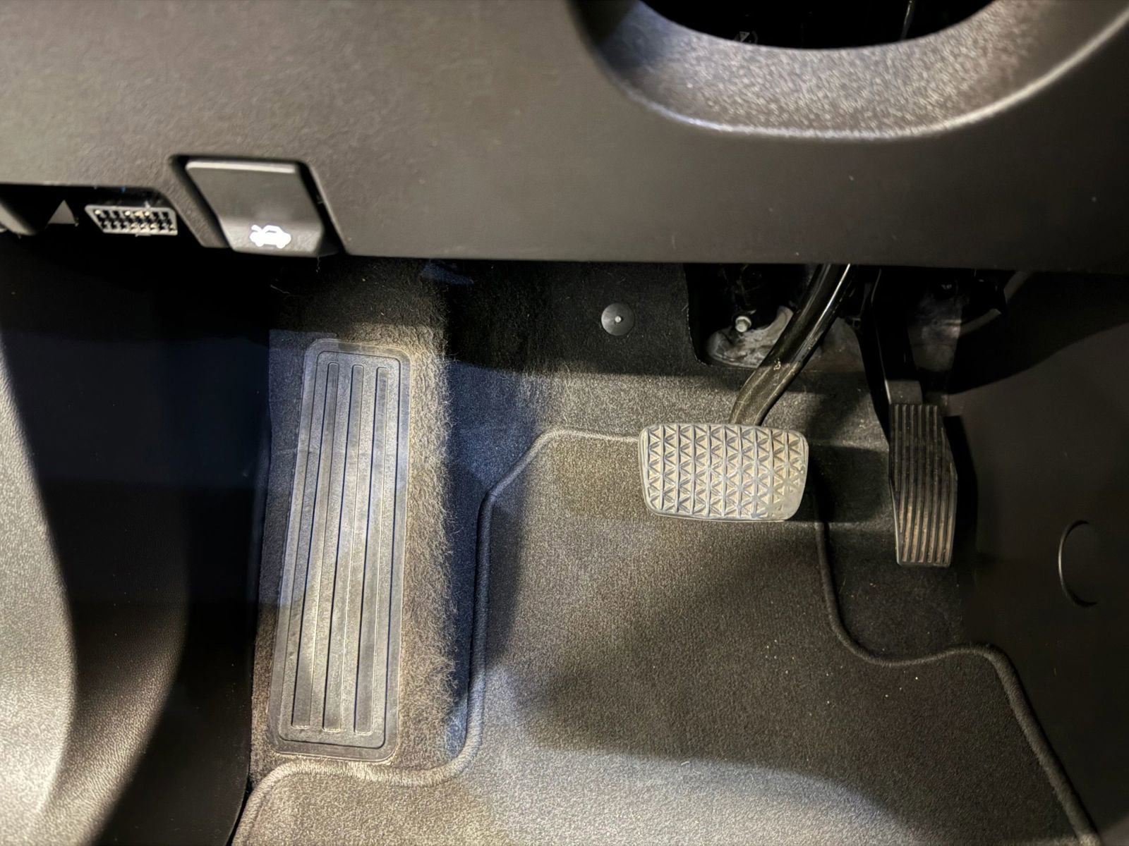 Used 2020 Chevrolet Equinox LT image 29