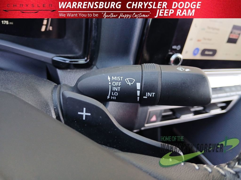 Used 2025 Toyota Camry SE image 17