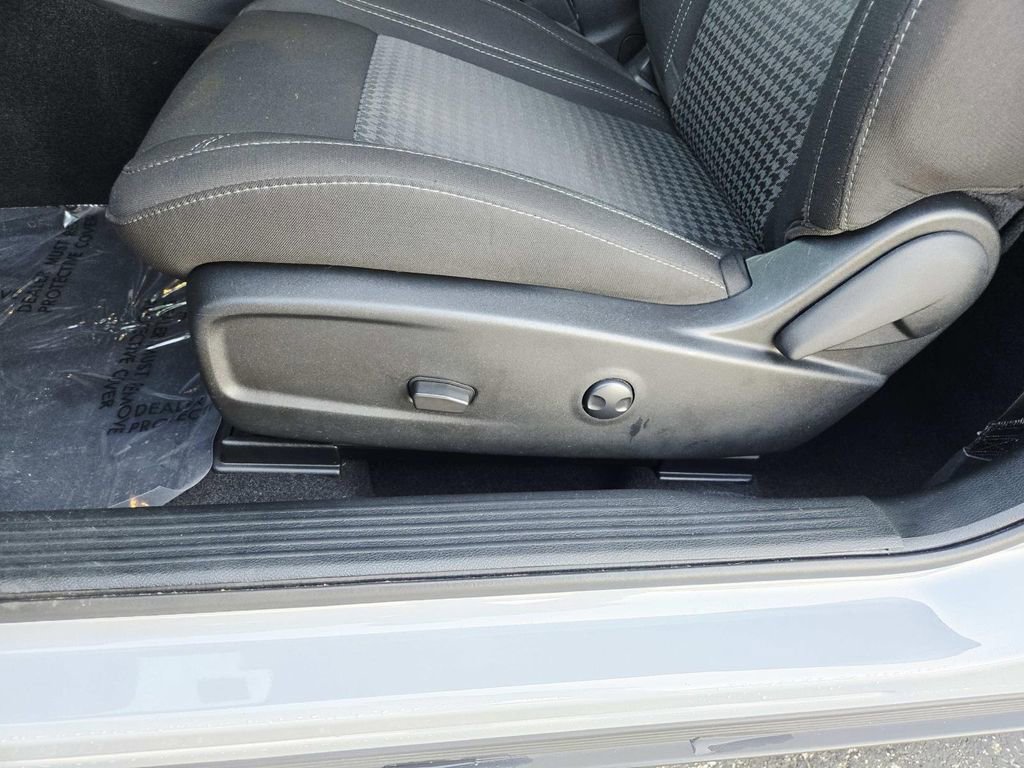 Used 2022 Dodge Challenger SXT w/ Blacktop Package image 33