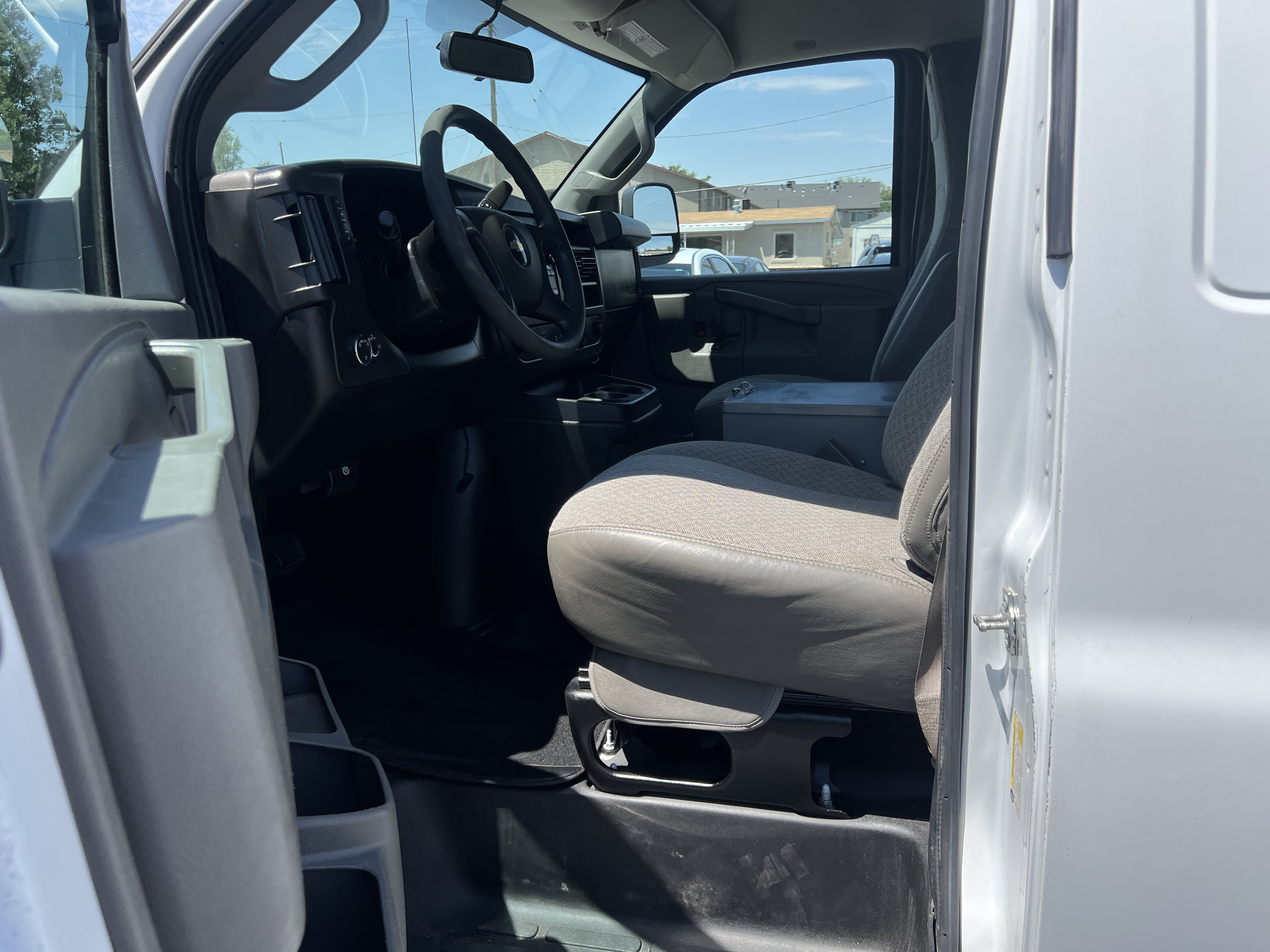 Used 2019 Chevrolet Express 2500 Extended RWD image 14