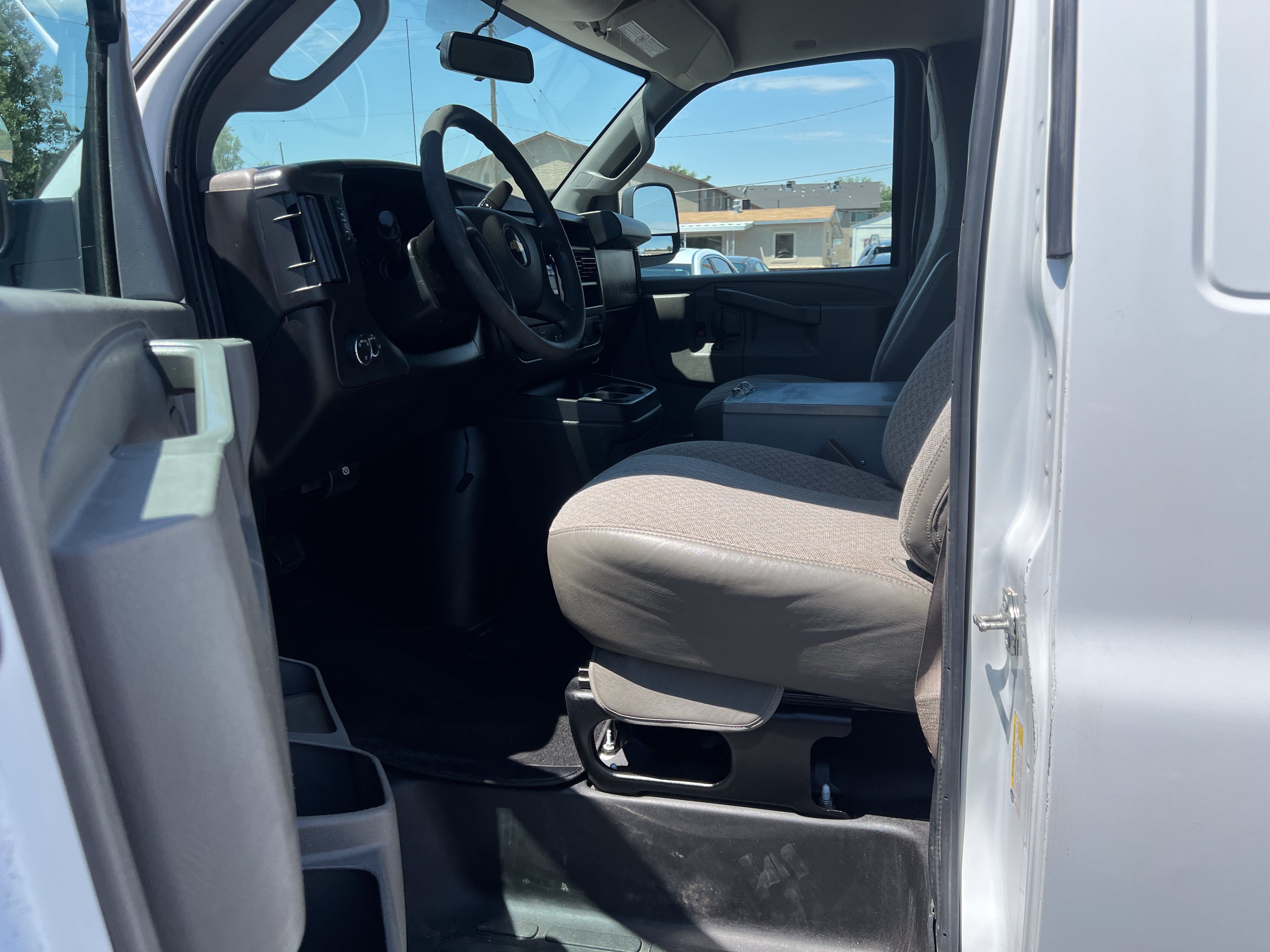 Used 2019 Chevrolet Express 2500 Extended RWD image 14