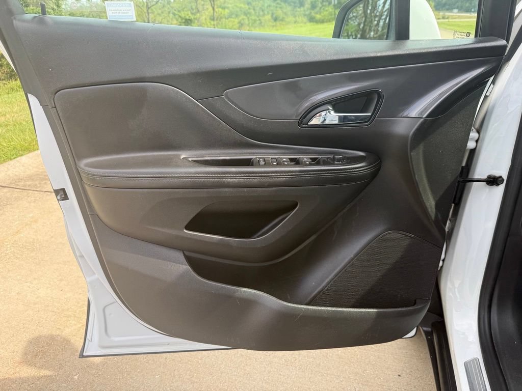 Used 2021 Buick Encore Preferred AWD/4WD image 24