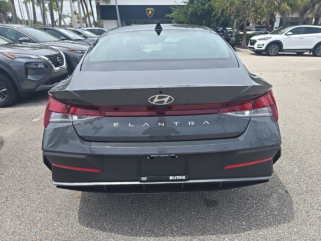 Used 2024 Hyundai Elantra SE image 6