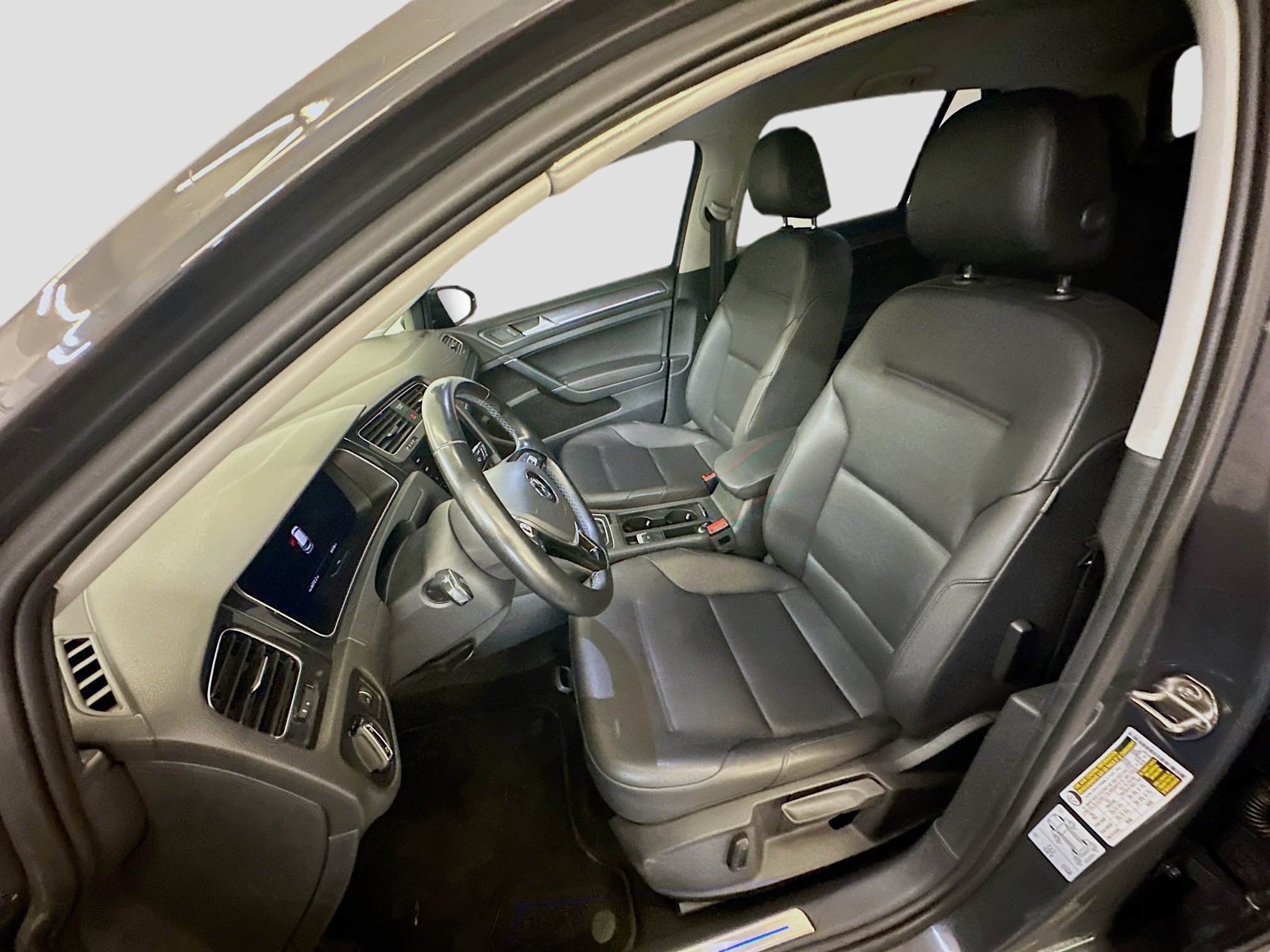 Used 2019 Volkswagen e-Golf SEL Premium image 13