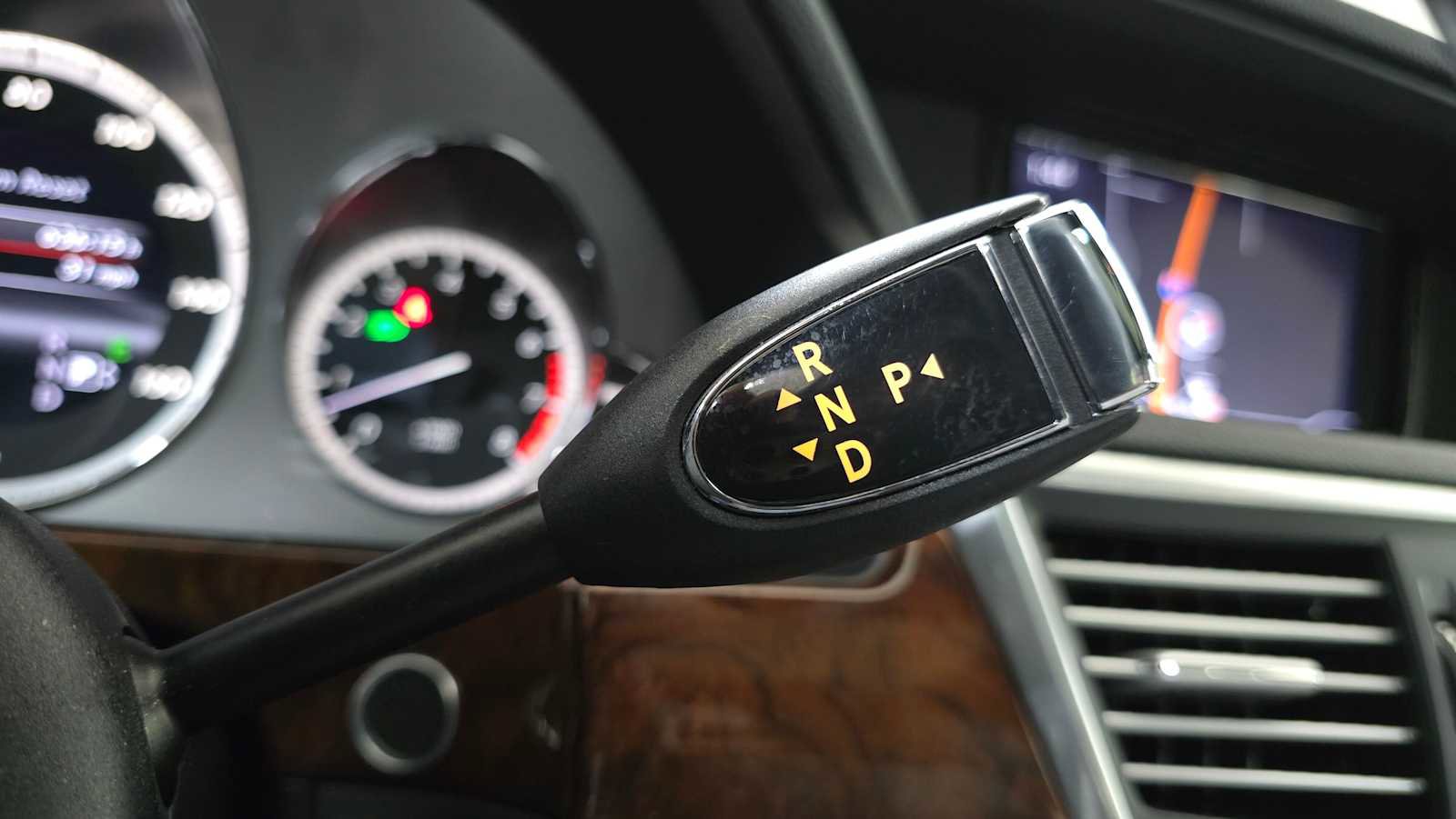 Used 2013 Mercedes-Benz E 350 4MATIC Sedan image 37