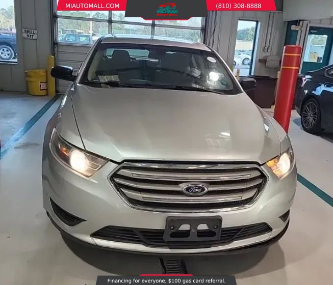 Used 2015 Ford Taurus SE FWD image 5