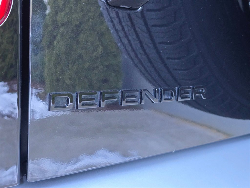 New 2025 Land Rover Defender 90 S image 7