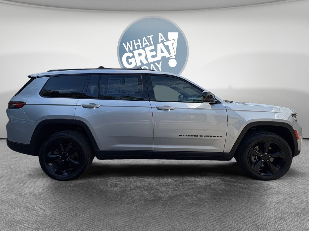 Used 2023 Jeep Grand Cherokee L Laredo AWD/4WD image 2
