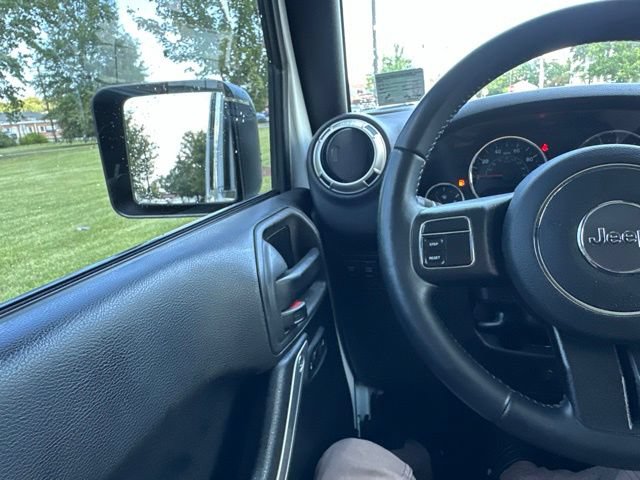 Used 2015 Jeep Wrangler Unlimited Rubicon AWD/4WD image 35