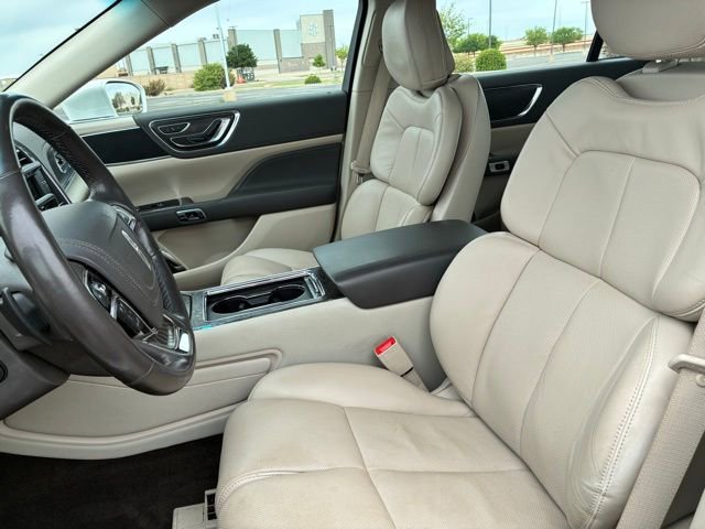 Used 2019 Lincoln Continental Select w/ Continental Climate Package FWD image 11