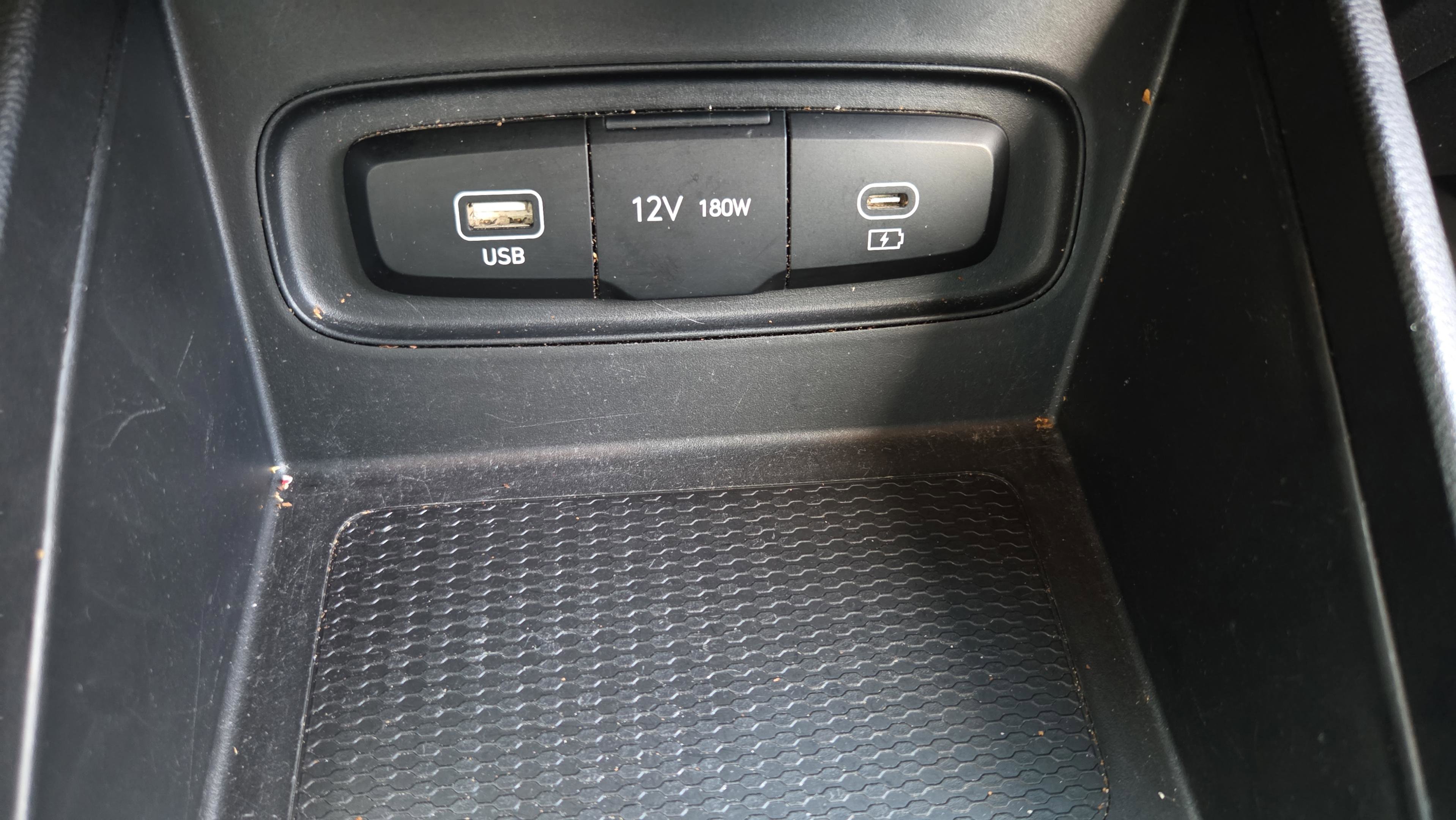 Used 2024 Hyundai Venue SE image 24