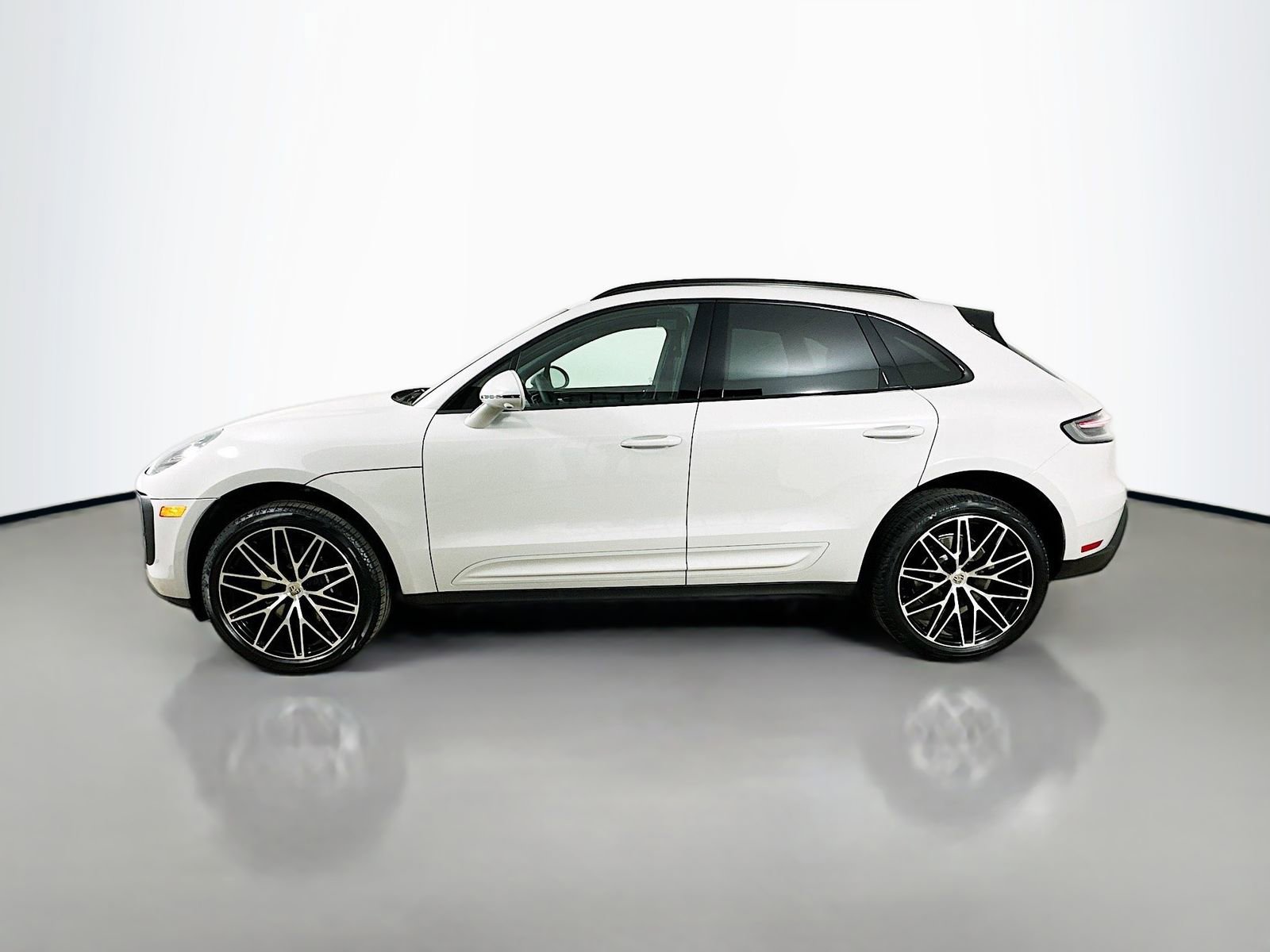 New 2026 Porsche Macan AWD/4WD image 8