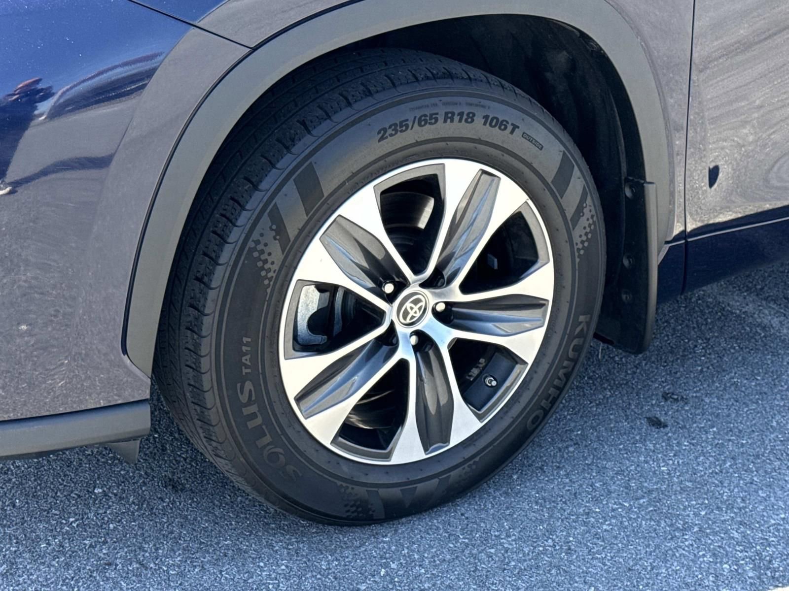 Used 2020 Toyota Highlander XLE AWD/4WD image 7