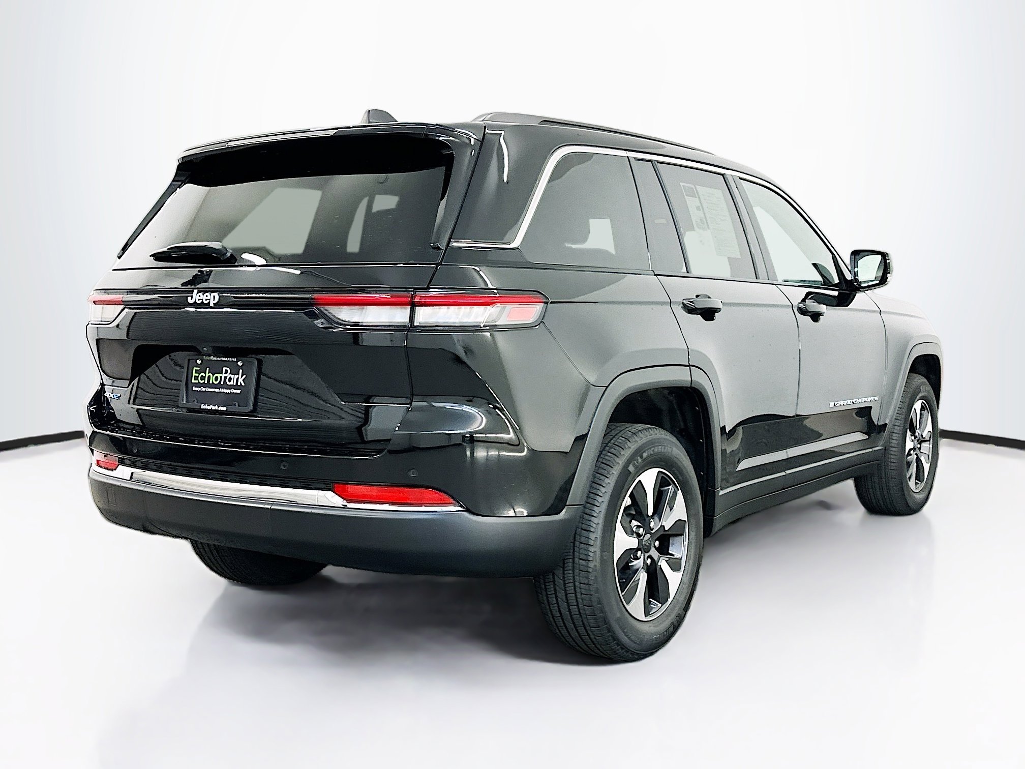 Used 2024 Jeep Grand Cherokee Limited 4xe w/ Trailer Tow Package AWD/4WD image 9