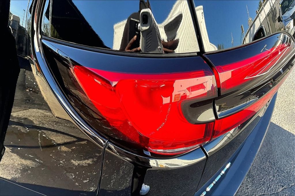 Used 2024 Chrysler Pacifica Touring-L image 21