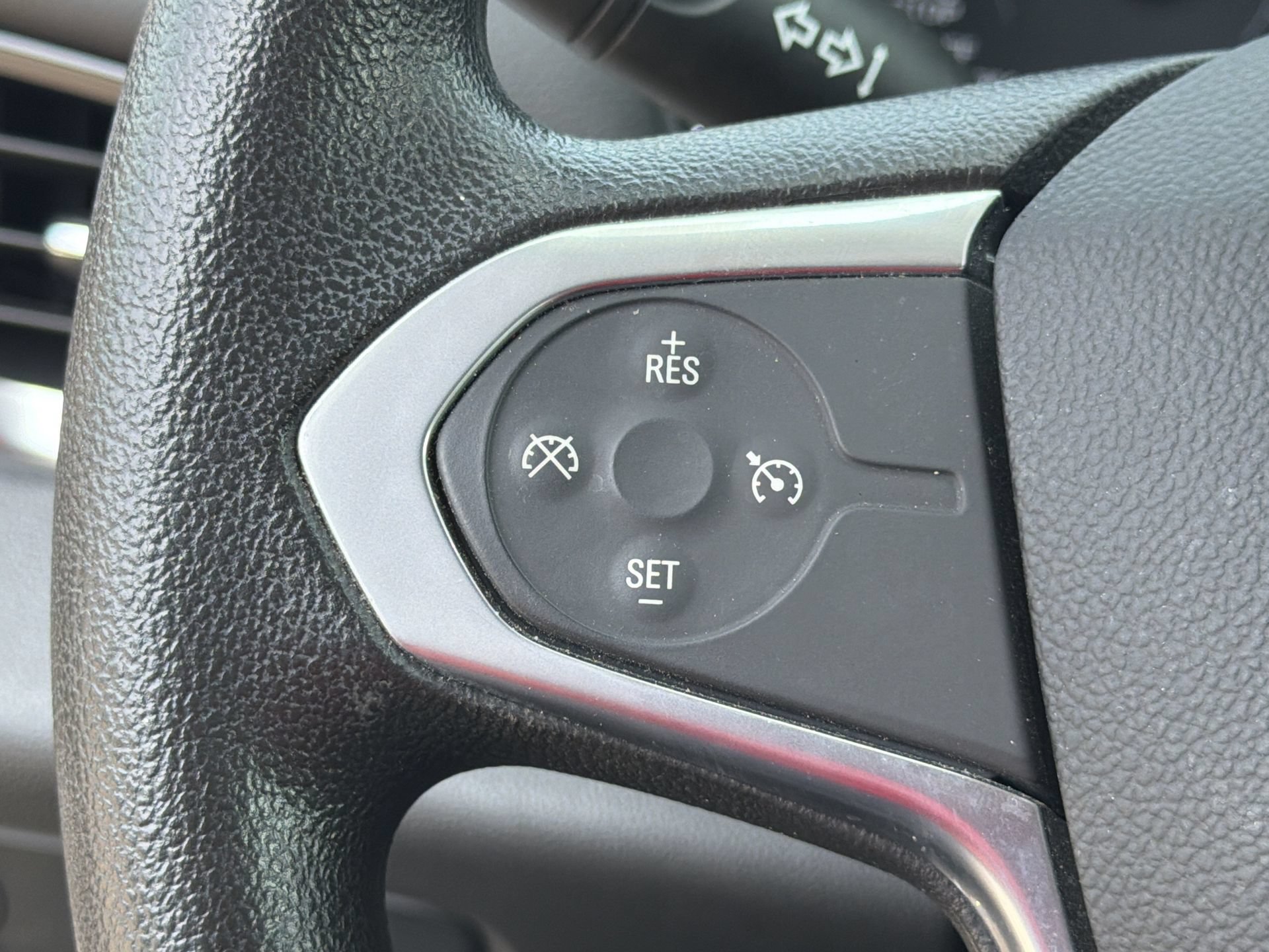 Used 2021 Chevrolet Traverse LS FWD image 12