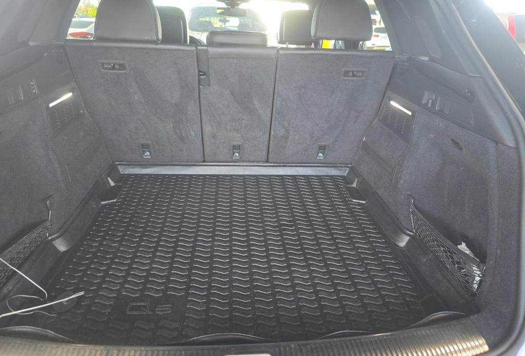 Used 2018 Audi SQ5 Prestige w/ Prestige Package image 9