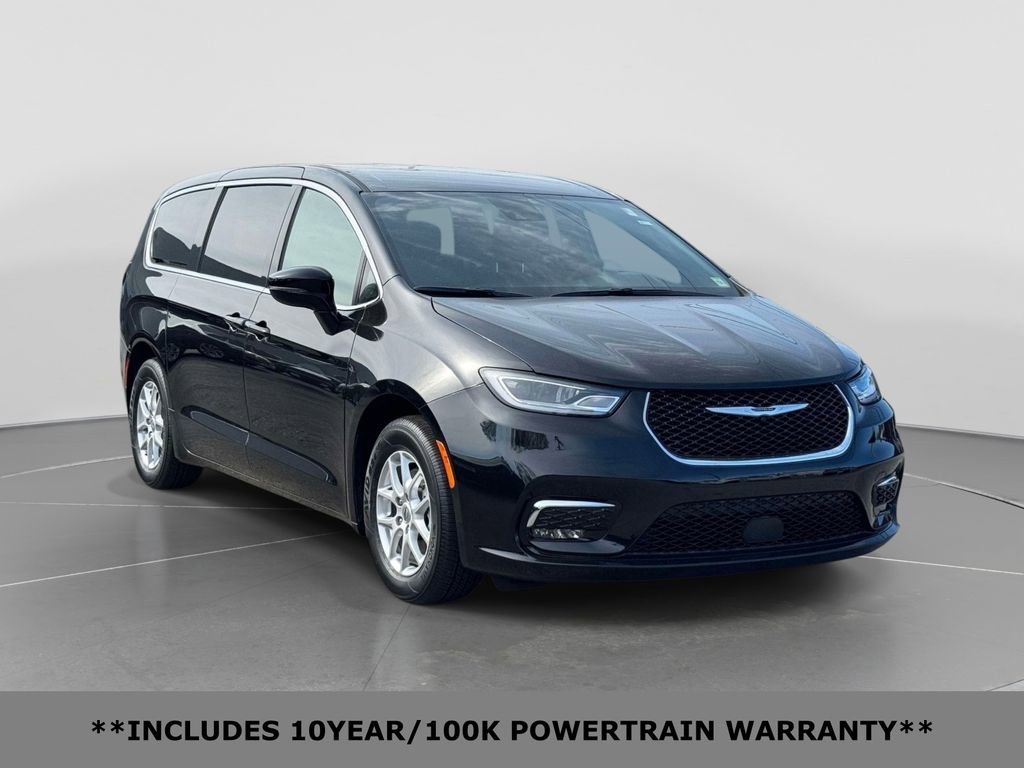 Used 2025 Chrysler Pacifica Select FWD image 1