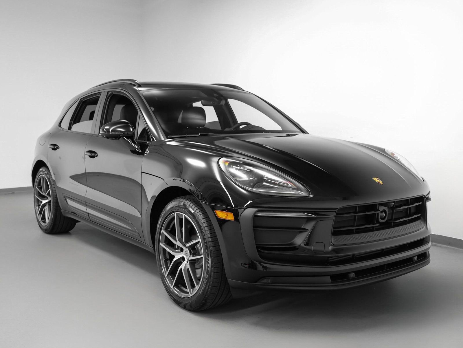 Certified 2025 Porsche Macan image 10