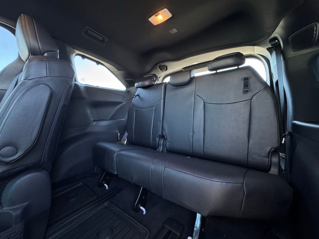 Used 2026 Toyota Sienna Platinum image 21