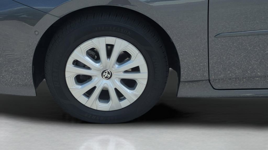 Used 2019 Toyota Prius LE image 31