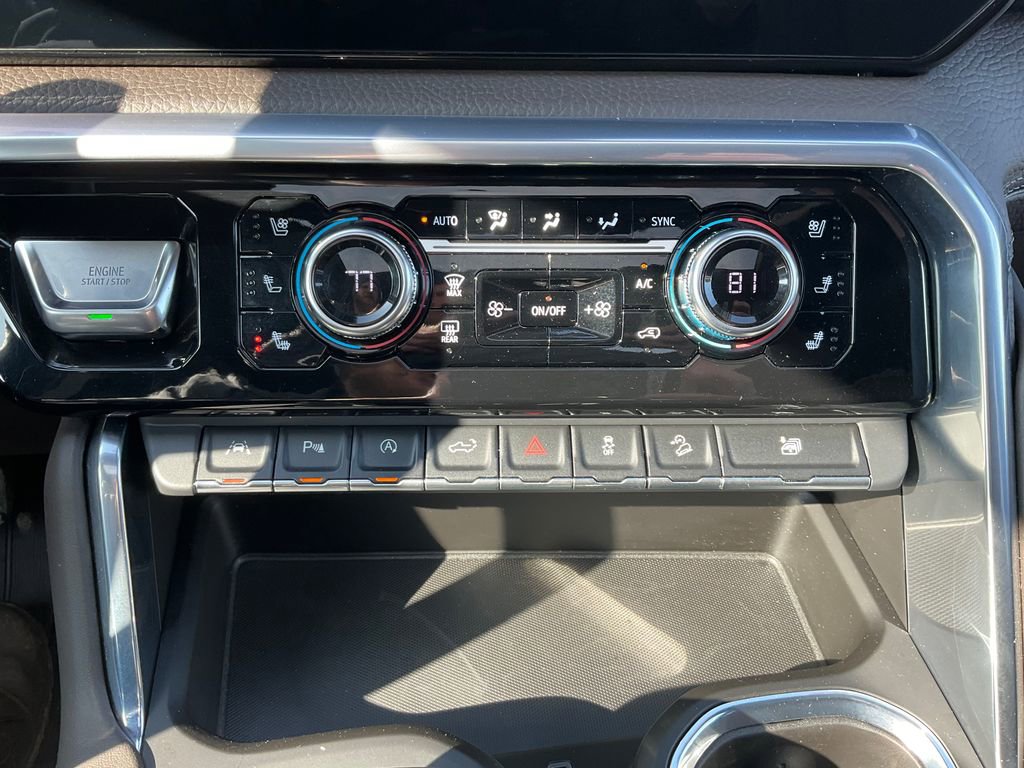 Used 2023 GMC Sierra 1500 Denali w/ Technology Package AWD/4WD image 9