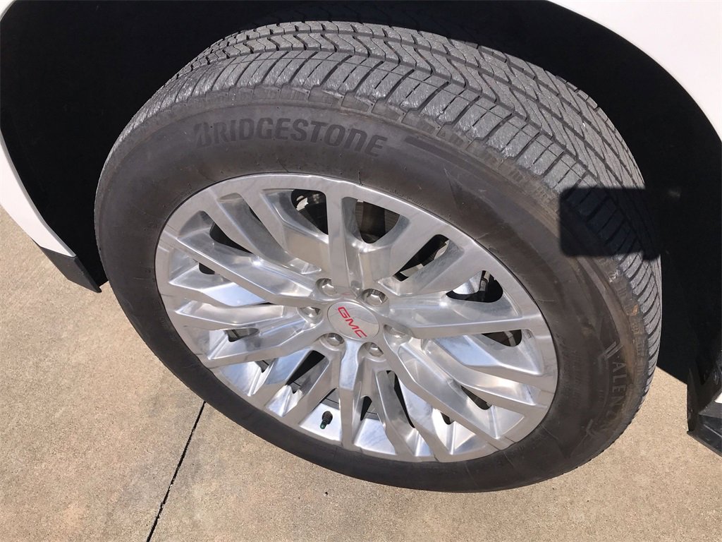 Used 2024 GMC Yukon XL SLT w/ SLT Luxury Package image 10