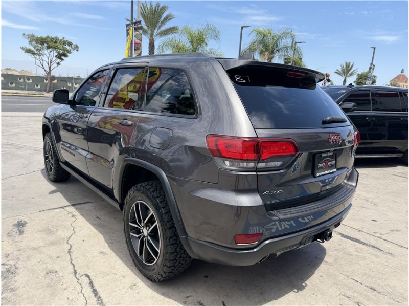 Used 2018 Jeep Grand Cherokee Trailhawk w/ Trailhawk Luxury Group AWD/4WD image 4