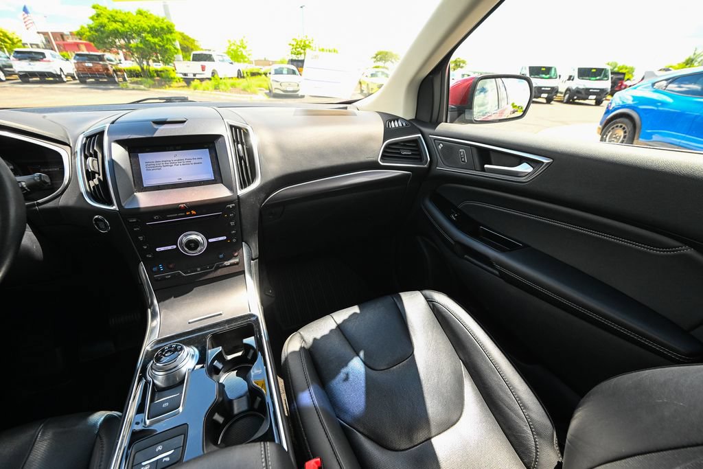 Certified 2019 Ford Edge Titanium w/ Equipment Group 301A AWD/4WD image 34