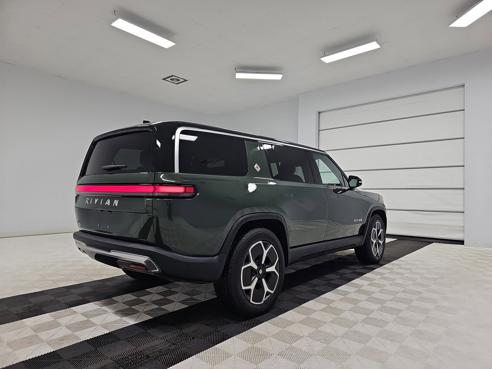 Used 2023 Rivian R1S Adventure image 5
