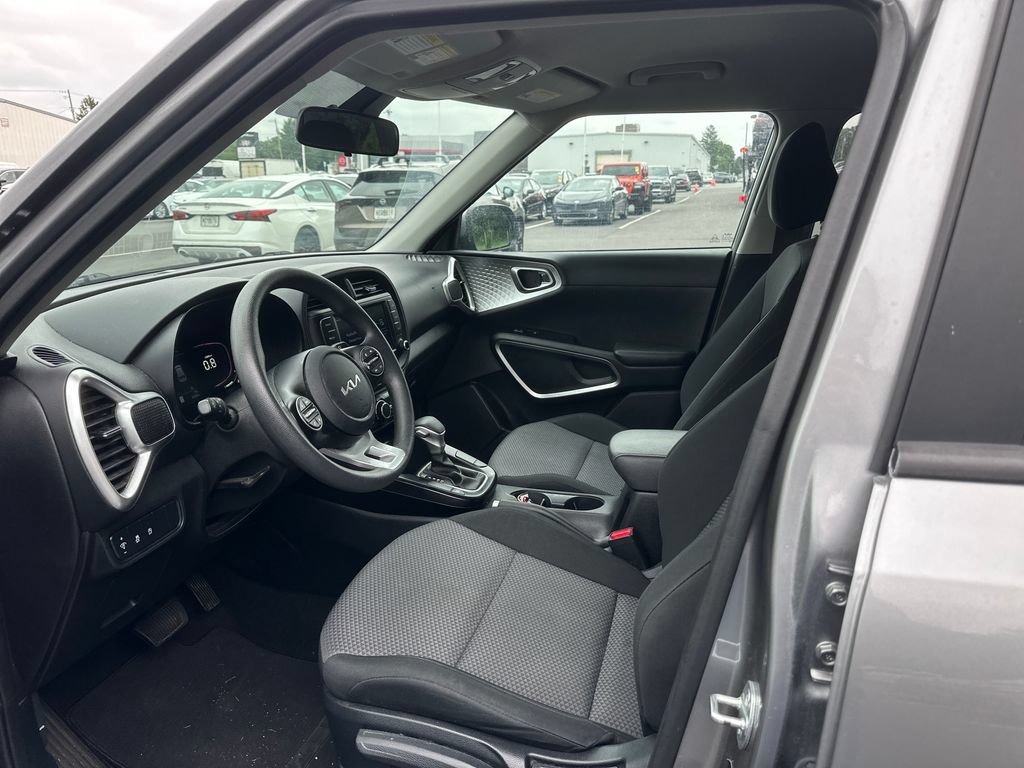 Used 2024 Kia Soul LX w/ Option Group 015 FWD image 9