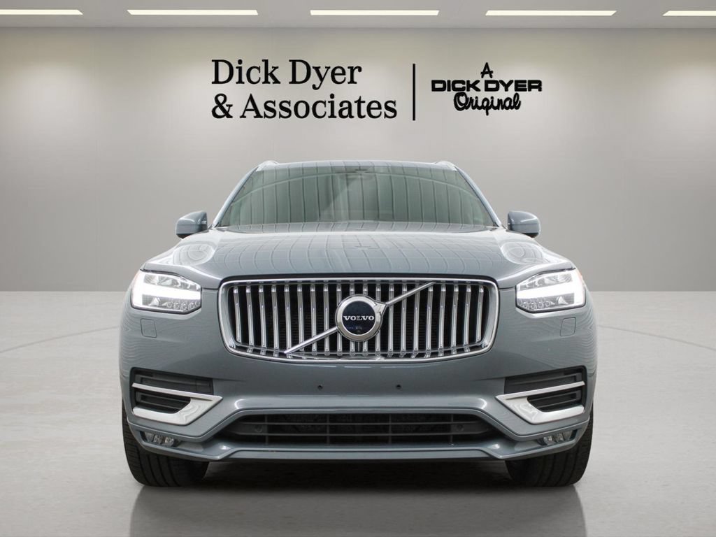Used 2023 Volvo XC90 B6 Plus w/ Protection Package Premier AWD/4WD image 4