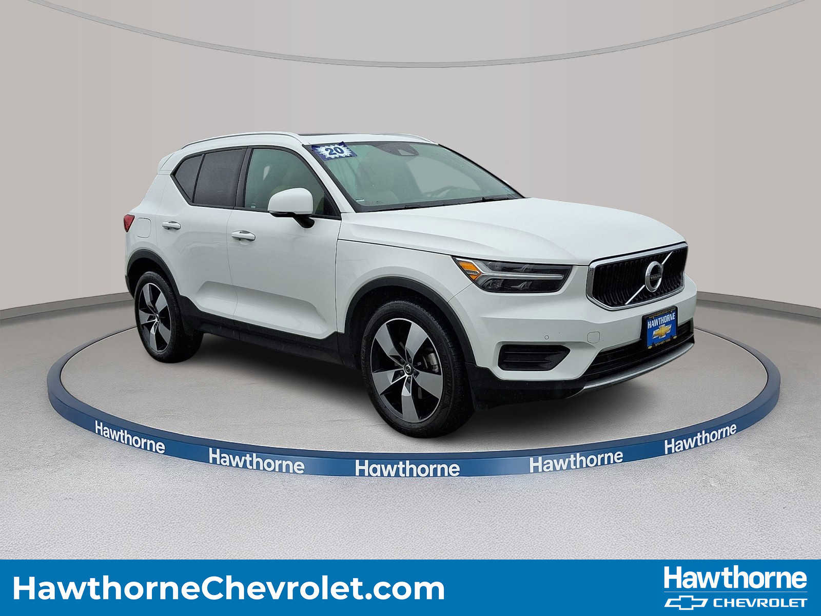Used 2020 Volvo XC40 T5 Momentum image 1