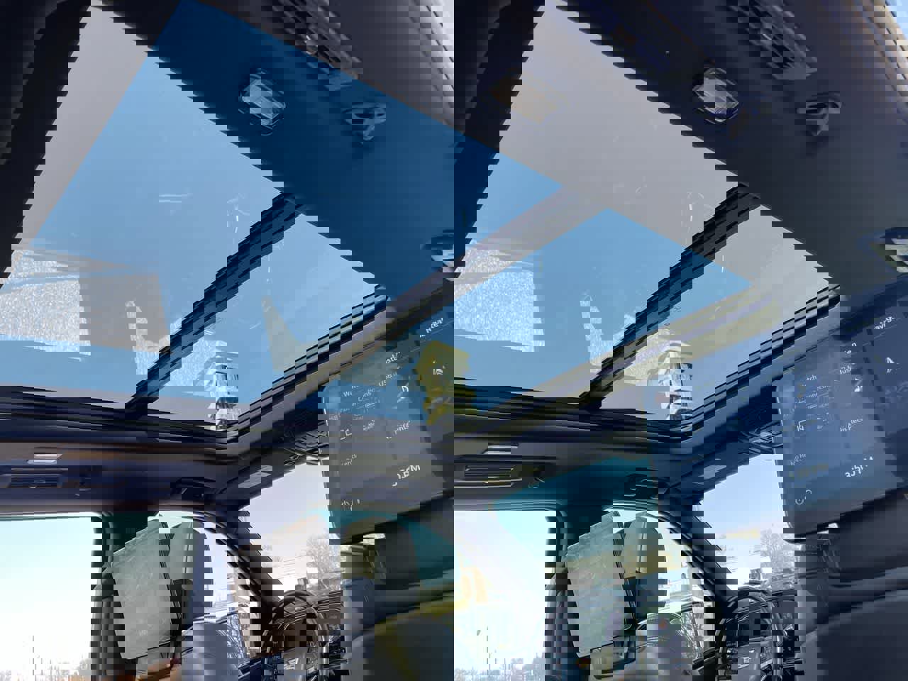 Used 2021 Cadillac Escalade ESV Premium Luxury w/ Performance Package image 22